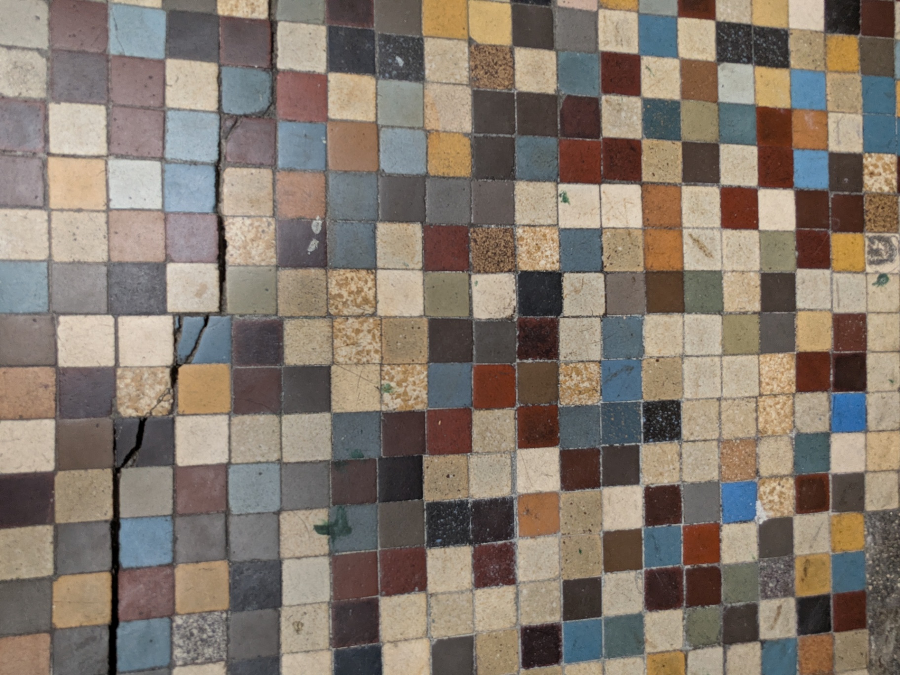 Sol mosaïque multicolore
